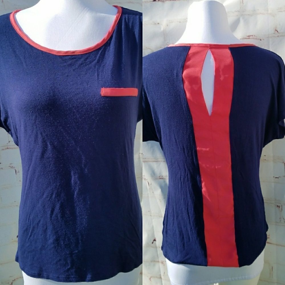 3/$25 Robin K top medium keyhole at neck